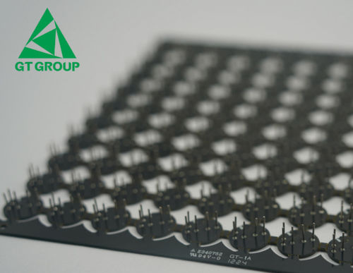 Plaque de circuits avec pin assemblé