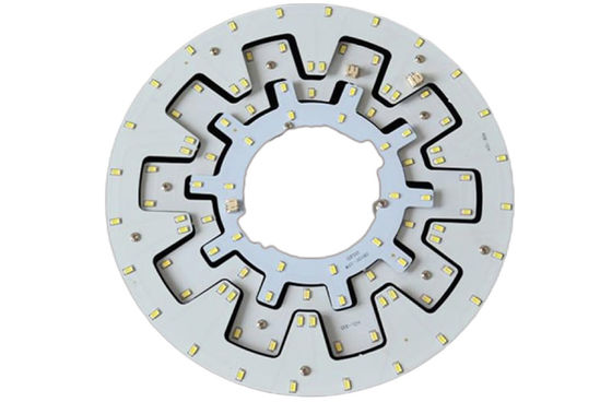 Bon prix Plaque de circuit imprimé en aluminium à écran de soie noir conforme à Rohs avec tolérance de trou de précision en ligne