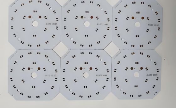 Bon prix 1 Layer LED PCB Board With Aluminium Base Board 1OZ And White Soldermask en ligne