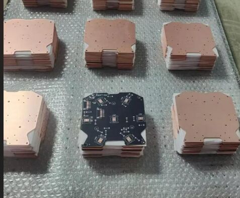 Bon prix Contrôle d'impédance de carte PCB à base de cuivre FR4 pour une stabilité opérationnelle à long terme en ligne
